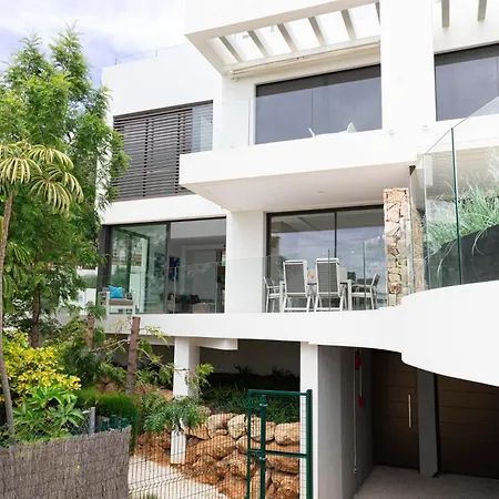 R14 Modern With Fantastic Sea Views *
