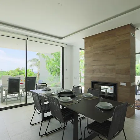 R14 Modern With Fantastic Sea Views *