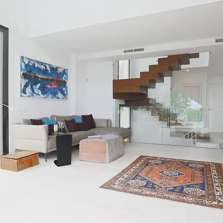R14 Modern With Fantastic Sea Views